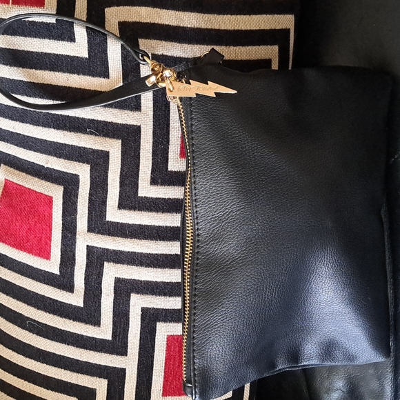 🏷Betsey Johnson Wristlet - Picture 4 of 13